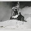 Wetterwart Heinrich Haas, fotografiert vor dem Windmesshäuschen auf dem Gipfel des Säntis. Etwa an dieser Stelle wurde Haas am 21. ...