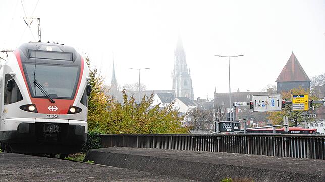 (Archivbild) Noch fährt der Seehas am Sternenplatz vorbei. Die Region möchte jetzt wissen, ob es doch sinnvoll wäre, dort einen ...