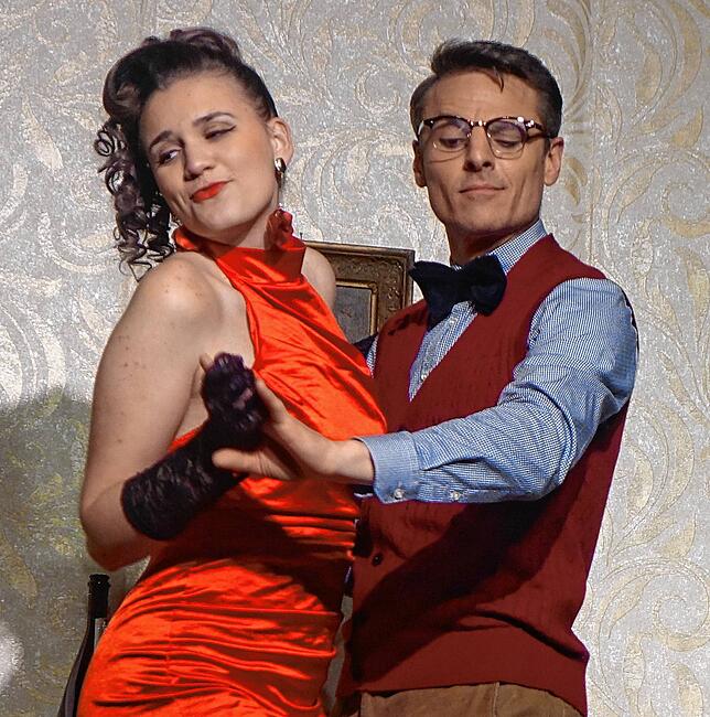 Und sie tanzen einen Tango: Angelika Snetkova und Johannes Schütz.