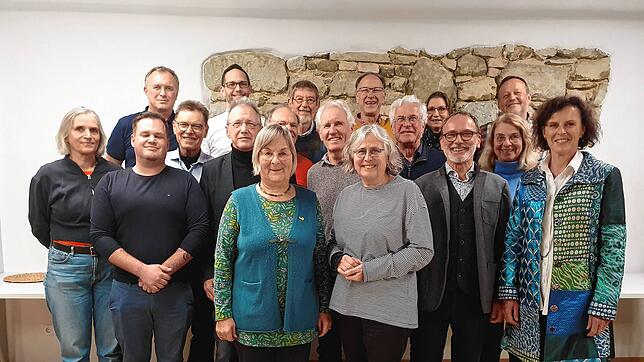 Nominierungsversammlung: Die Kandidatinnen und Kandidaten von LBU/Die Grünen für den Gemeinderat der Stadt Überlingen, zumindest die ...