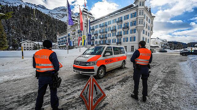 Nach etwa einem Dutzend Fällen des mutierten Coronavirus in den beiden Luxushotels Kempinski und Badrutt&lsquo;s Palace in St. Moritz ...