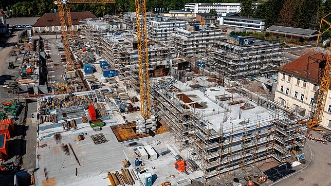 Der Wohnungsbau boomt in Villingen-Schwenningen. Hier eine der großen Baustellen, der Von-Richthofen Park auf dem ehemaligen ...