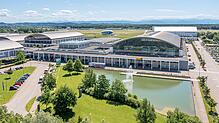 Das Gelände der Messe Friedrichshafen: 2023 war es Schauplatz für 14 eigene Messen, 15 Messen von Gastveranstaltern und 19 weiteren ...