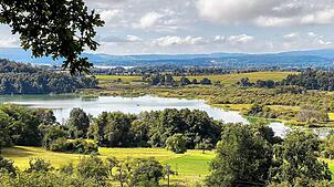 Blick auf den Mindelsee. Beim Seezugang in Möggingen gibt es ein paar Probleme, betroffen sind der neue Steg und eine Steinreihe.