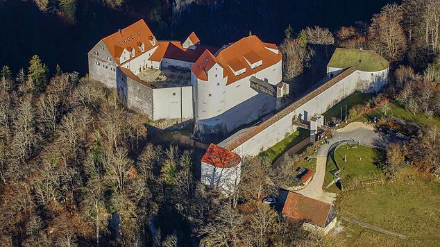 Hoch über dem idyllischen Oberen Donautal liegt die Burg Wildenstein. Sie ist Ausgangspunkt für viele Wanderer und ein beliebtes ...