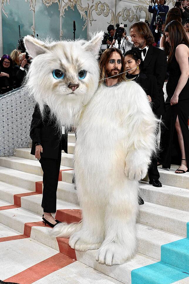 Schauspieler und Sänger Jared Leto kommt 2023 im Choupette-Kostüm zur Met Gala in New York.