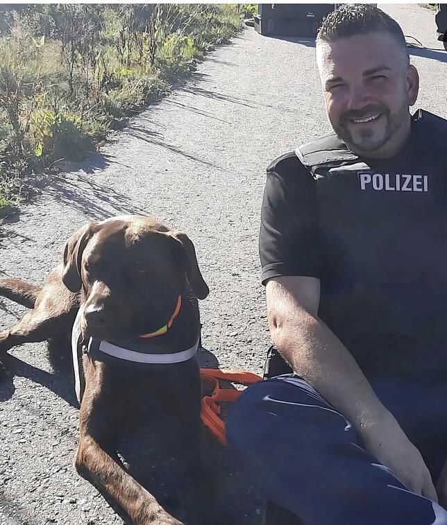 Drehpause: Banyo und Sascha Wagner entspannen am Filmset.