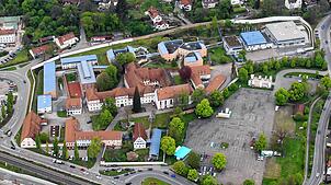 (Archivbild) Das Frauengefängnis in Schwäbisch Gmünd von oben: Hier muss die Verurteilte nun etwas mehr als 300 Tage bleiben.