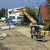 In der Eisenbahnstraße führt die Baufirma Storz derzeit die Tiefbauarbeiten im zweiten Bauabschnitt aus. Im Hintergrund ist das Gebäude ...