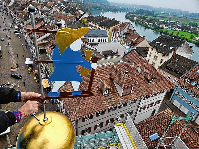 Bild 21: Das untere Tor hat einen neuen Glockenturm! Das sind die spektakulärsten Bilder der Montage
