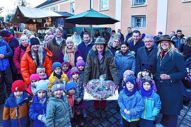 Bild 1: So glitzernd startet die Fürstenberg-Weihnachtswelt in Donaueschingen