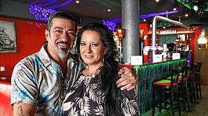 Wollen die Kneipenszene in Radolfzell mit ihrer neuen „Old Daddy‘s Bar“ bereichern: Cihan und Julie Güce.