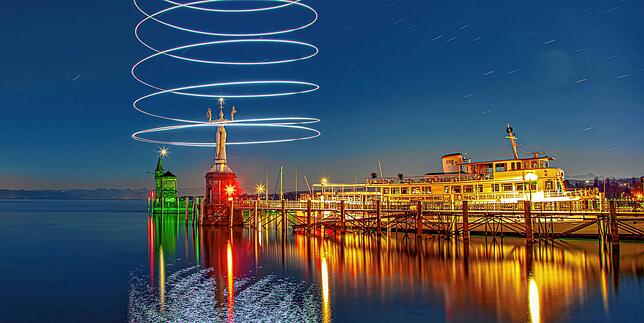 Die Imperia dreht am langen Wochenende weiterhin ihre Pirouetten im Konstanzer Hafen – und das seit 30 Jahren.