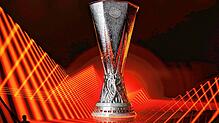 Der Pokal des Wettbewerbs wird vor der Auslosung der Gruppenphase der UEFA Europa League 2023/24 im Grimaldi Forum auf der Leinwand gezeigt.