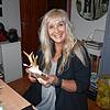 Sabine Müller-Schlingloff in ihrer Werkstatt. Basteln ist ihr größtes Hobby und ein wichtiger Ausgleich für sie.