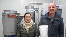 Mit der hofeigenen Mühle und weiterer moderner Technik produziert die Leipferdinger Familie Hall aus eigenem Getreide gesunde und ...
