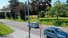 Auf der Wiese an der Aufkircher Straße gegenüber der Einfahrt zum Schättlisberg (Anton-Wilhelm-Schelle-Straße) will Hautarzt Dr. Martin ...