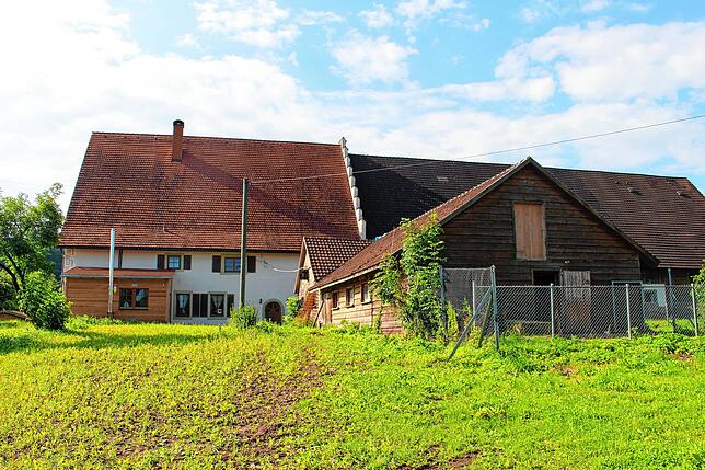 Der Waldhauser Hof: Das vorgelagerte Gebäude soll zum Kindergarten werden.