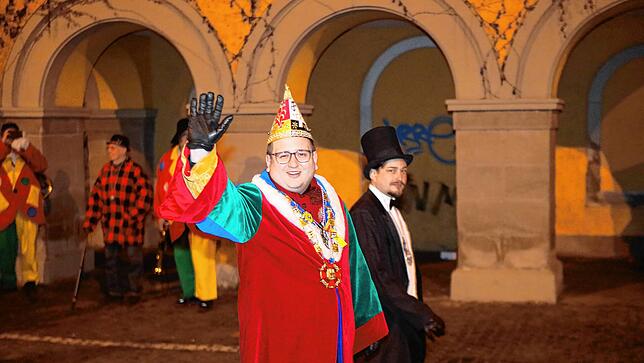 Bild 13: Die Fasnacht wird verbrannt. Hunderte Narren nehmen in Konstanz Abschied