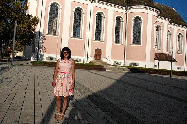 Birgit Schuhwerk schätzt die barocke Architektur der Hilzinger Peter-und-Paul-Kirche.