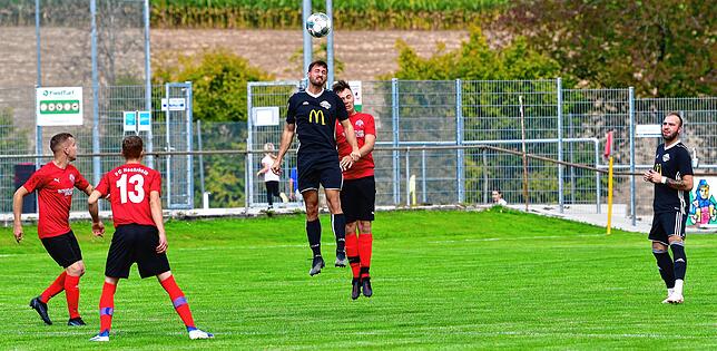 Bild 43: FC Hochrhein besiegt den FC Wallbach deutlich mit 4:0 &ndash; und wir haben die Bilder!