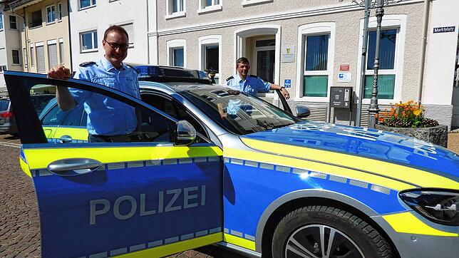 Zum ersten Mal der Chef: Robin Damast (links) übernahm mit der Leitung des Markdorfer Polizeipostens erstmals eine Führungsaufgabe. Auf ...