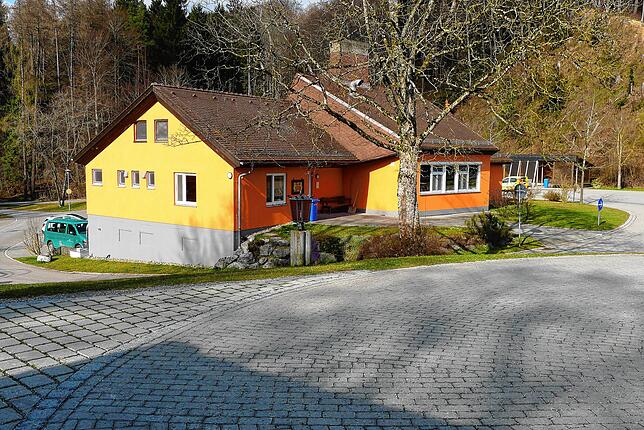 Die Bäckerei auf dem Lehenhof. Auch hier laufen die Arbeiten weiter, weil Brot dringend benötigt wird.