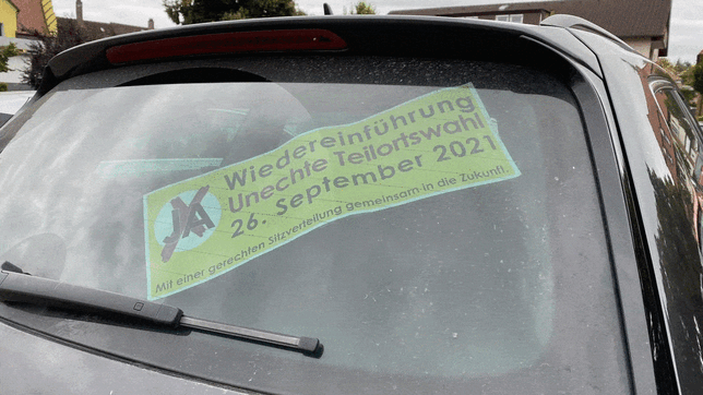 Pro oder Contra &ndash; verschiedene Initiativen werben mit Auto-Aufklebern für ihren Standpunkt beim Entscheid rund um die ...