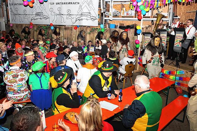 Bild 3: Unterkirnach: Bilder vom Hausball der Lumpen´s Kapelle