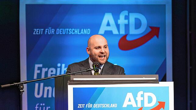 Markus Frohnmaier, AfD-Bundestagsabgeordneter, spricht während der Wahlkampf-Auftaktveranstaltung der AfD Baden-Württemberg in der ...