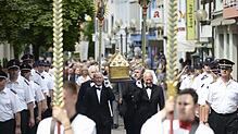 Feierlich: Zum Hausherrenfest gehört stets die Prozession mit den Reliquien der drei Hausherren Theopont, Senesius und Zeno durch die ...