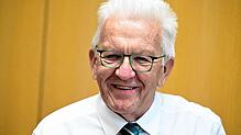 Winfried Kretschmann, Ministerpräsident von Baden-Württemberg, hier in seinem Büro im Landtag, wird am 24. Juni in Friedrichshafen erwartet.