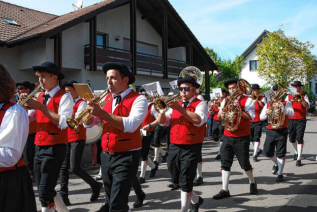 Blasmusik-Vereine sorgen beim  Weinfest für beste Stimmung.