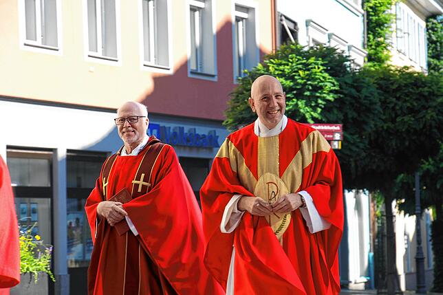 Stadtpfarrer Heinz Vogel (rechts im Bild) konnte in diesem Jahr Monsignore Bernd Kaut nach Radolfzell einladen, der eine bewegende ...