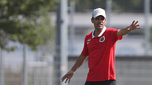 Ali Günes, Trainer des Türk. SV Singen, freut sich über einen 2:1-Erfolg gegen den SF Elzach-Yach.