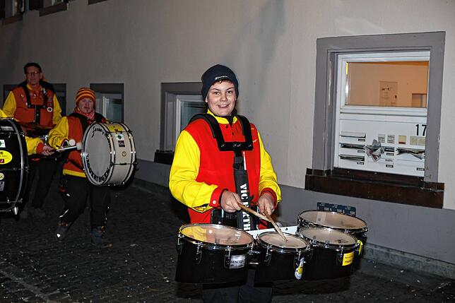 Bild 34: Konstanzer Straßenfasnacht 2025: Am Rosenmontag steigt die Stimmung nochmals