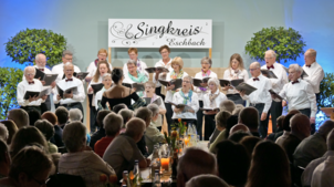 Der Singkreis Eschbach hat durch sein Jahreskonzert eine neue Sängerin als festes Mitglied hinzugewonnen. Foto: Jens Peterson