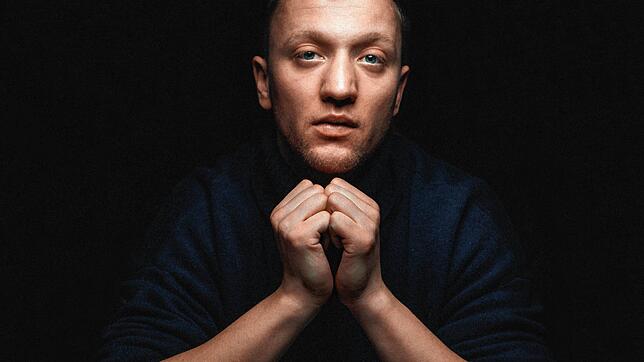 Joris, 31, gewann nach seinem Hit &bdquo;Herz über Kopf&ldquo; 2016 drei Echos. Ende April erscheint sein drittes Album ...
