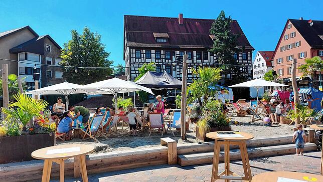 Bild 2: Endlich gutes Wetter: Der Schwenninger Stadtstrand erlebte eine deutliche Belebung