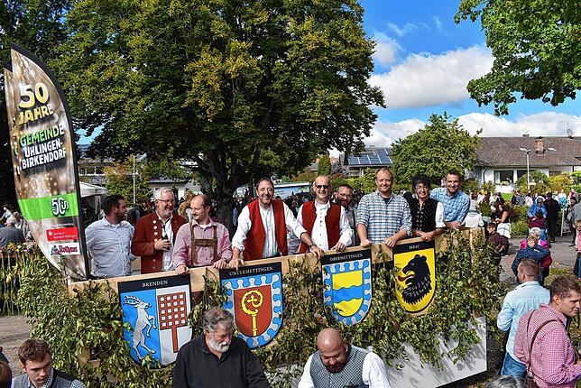 Bild 4: 50-jähriges Jubiläum: Erntedankumzug in Berau