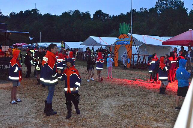 Bild 13: Bilder vom Dorfspiel und dem Partyabend des Zeltlagers der Jugendfeuerwehren des Landkreises Konstanz
