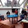 Lena Haas, Aaron Okon, Linda Staerke, Hannah Satow, Ida Knecht und Verena Maurer (von links) vom Markdorfer Jugendgemeinderat setzen ...