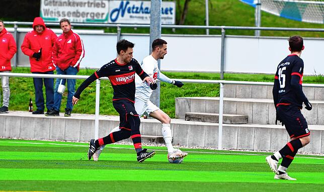 Bild 2: FC Erzingen siegt trotz Unterzahl mit 5:2 gegen den FC RW Weilheim &ndash; und wir haben die Bilder!
