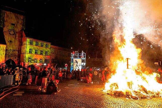 Bild 1: 150 Jahre Katzenmusik: Narrenspiel vor dem Riettor