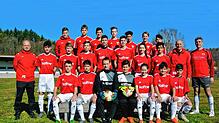 Die C1-Junioren-Mannschaft (hinten von links): Trainer Jonas Broeski, Mika Gennies, Luca Riedlinger, Marc Fritz, Moumen Allaham, Gabriel ...