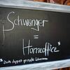 Auch wenn die schwangeren Lehrerinnen doppelt geimpft sind, dürfen sie nicht in Präsenz an den Schulen unterrichten. Das ist für die ...