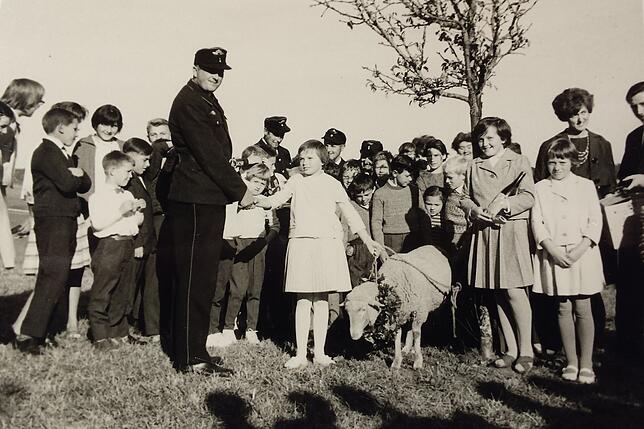 Der Hammellauf hat in Glashütte eine alte Tradition (Foto aus 1960) und wird bis heute von der Glashütter Feuerwehr ausgerichtet.