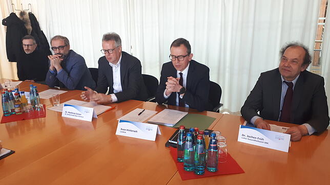 Stefan Schölzel, Vertreter des Ärztlichen Kreisvereins, Bernhard Kumle, Direktor der Zentralen Notaufnahme des Schwarzwald-Baar ...