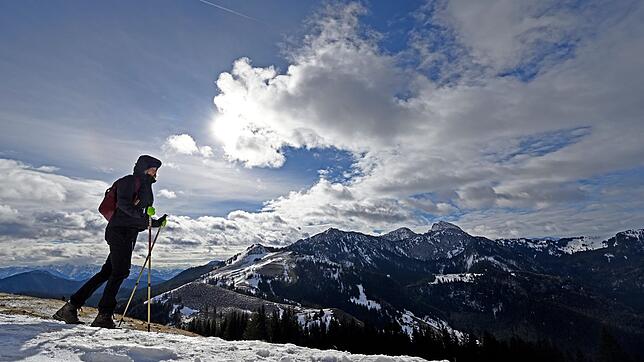 Wandern durch die Schweiz, und das mehrere Tage am Stück: Wir stellen drei der schönsten Mehrtageswanderungen in der Schweiz vor – von ...