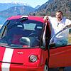 Thomas Albiez mit dem neuen Hotzenblitz Klassik Ossiacher See bei Villach. Das E-Auto hat das Design seines Vorgängers aus den ...